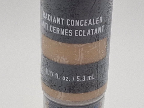NYX Professional Makeup Born to Glow Radiant Concealer, Iridescent Finish, Reduces Under Eye Circles, Highlight and Contour, Vegan Formula